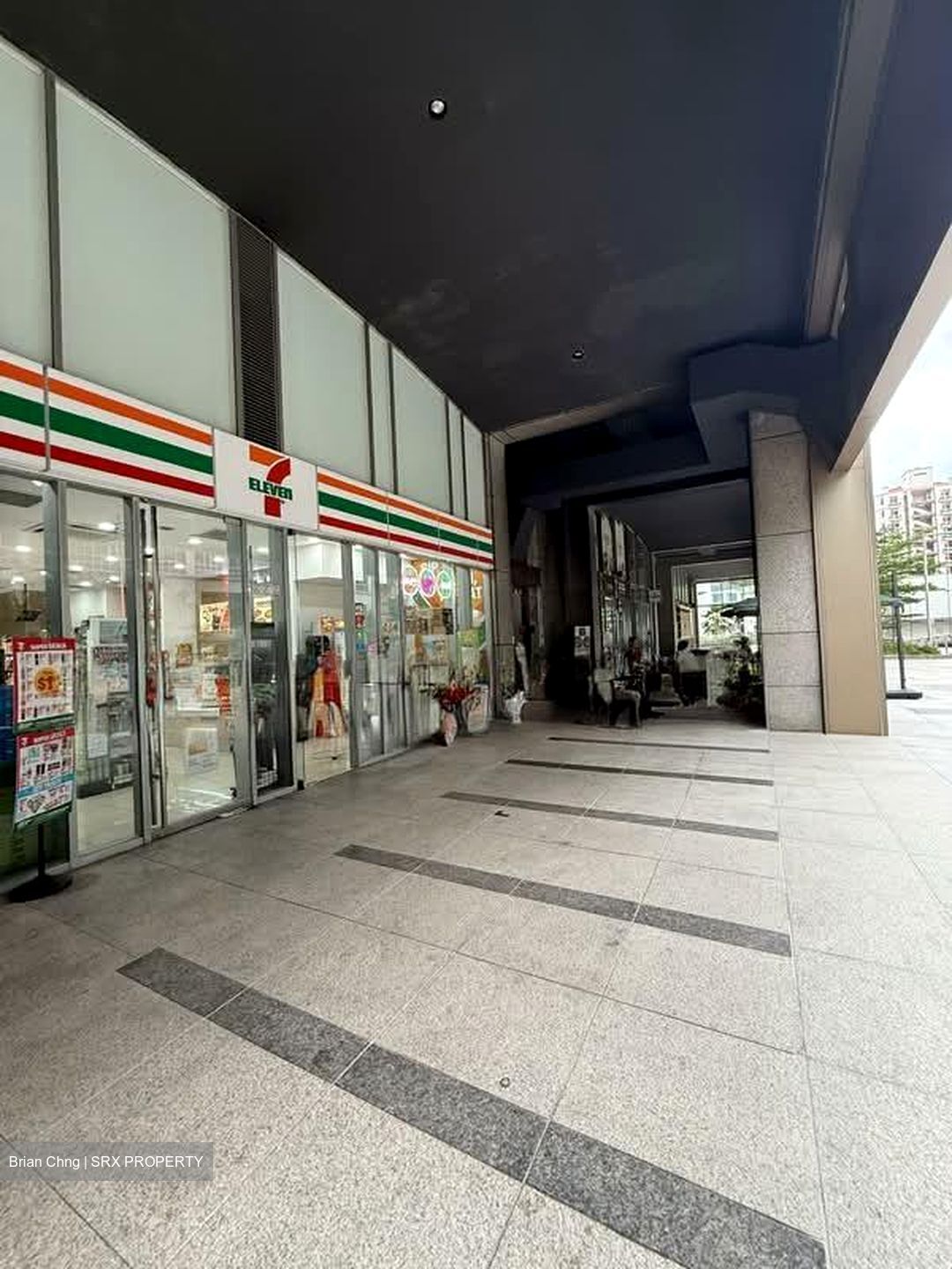 UE Square (D9), Retail #551231241
